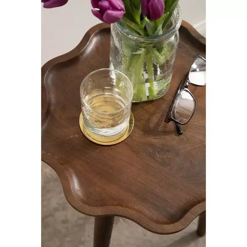 Table d'appoint en bois festonné