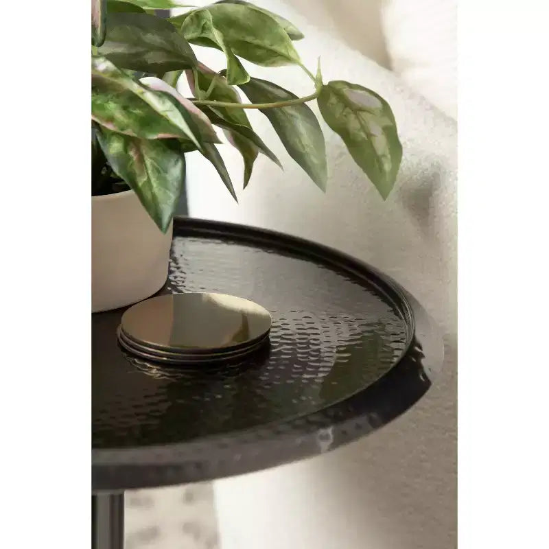Table d'appoint en métal