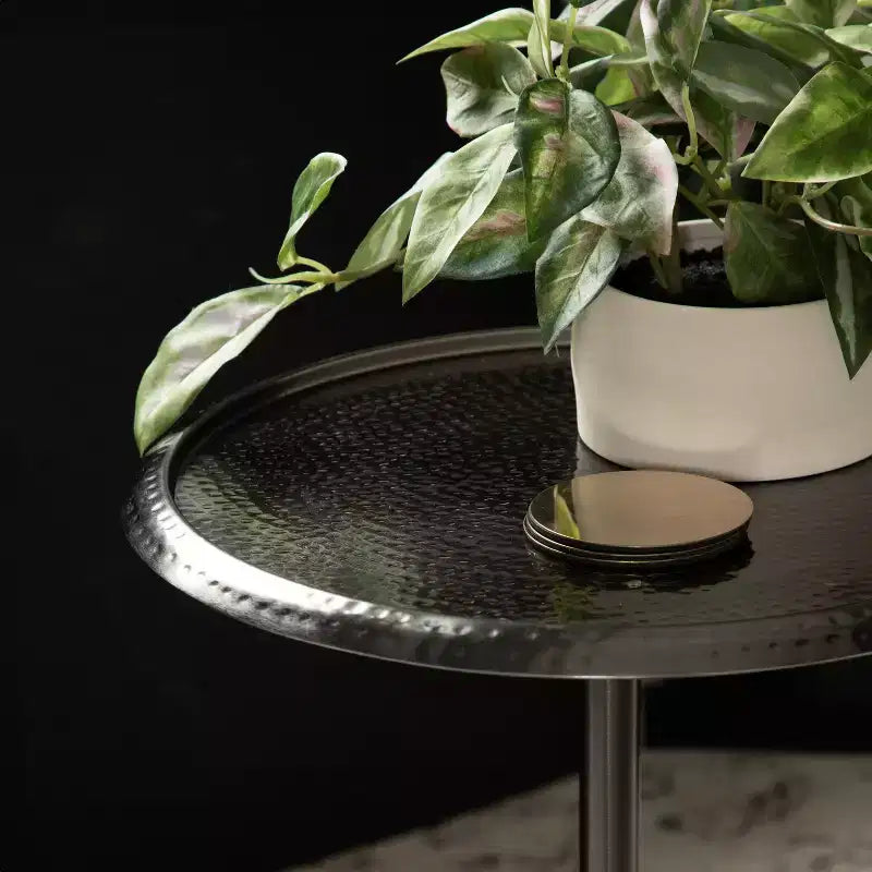 Table d'appoint en métal