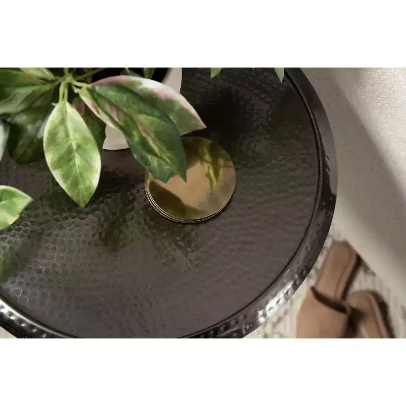 Table d'appoint en métal