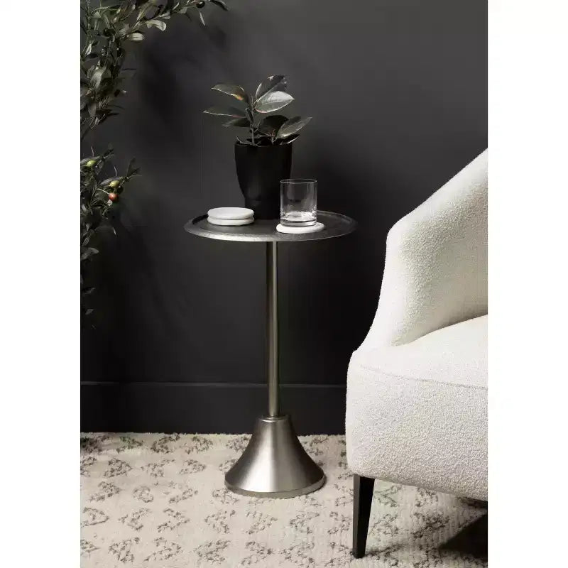 Table d'appoint en métal