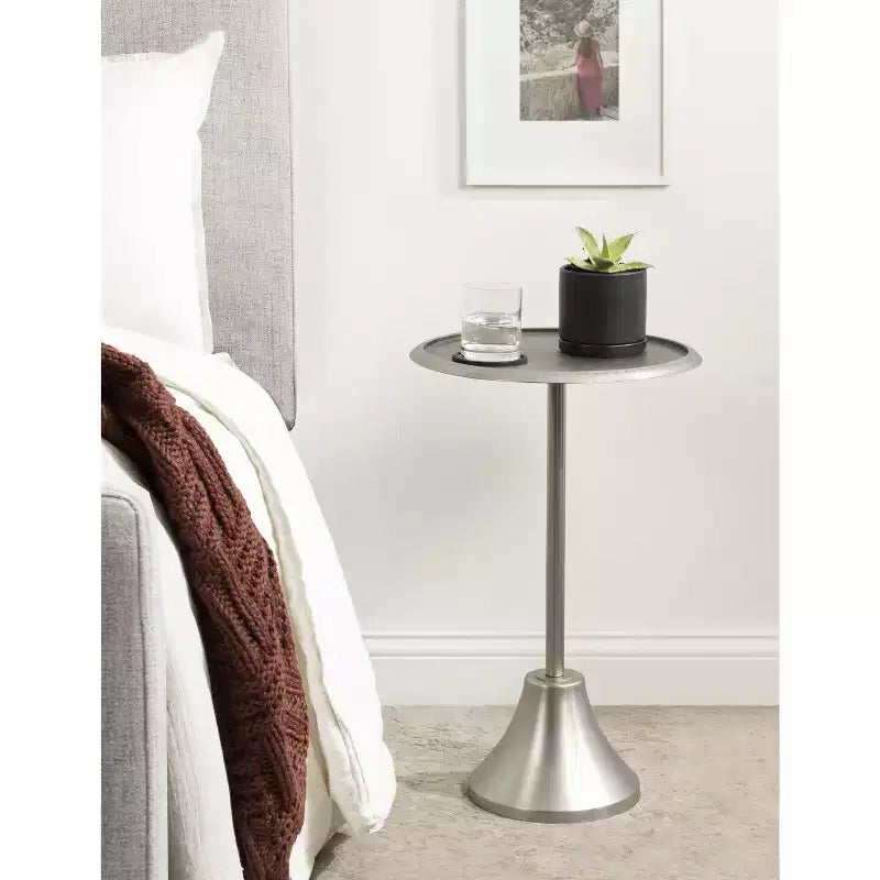 Table d'appoint en métal