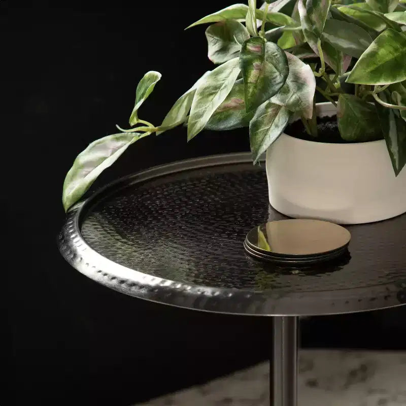 Table d'appoint en métal