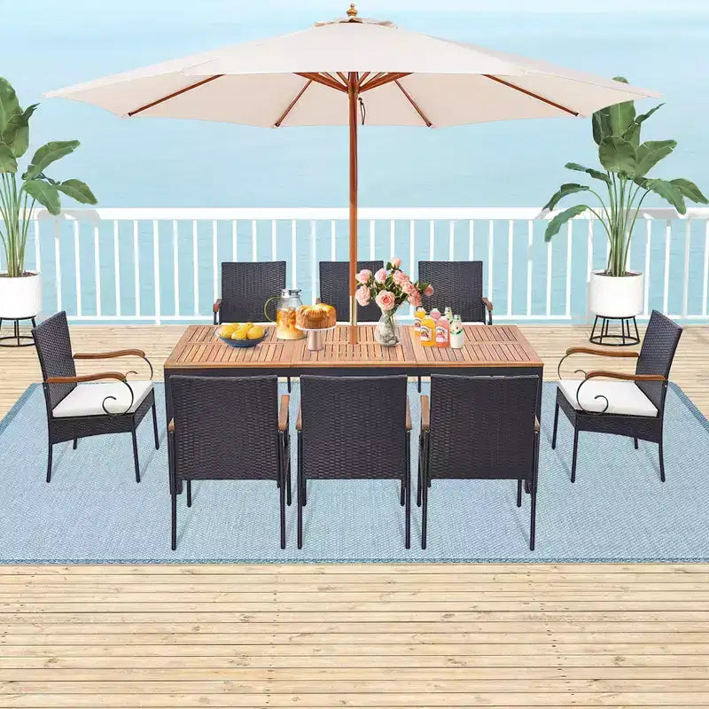 Ensemble de salle à manger Costway 9 pièces en rotin pour patio avec table en bois d'acacia, coussins, trou pour parasol de 1,9 po