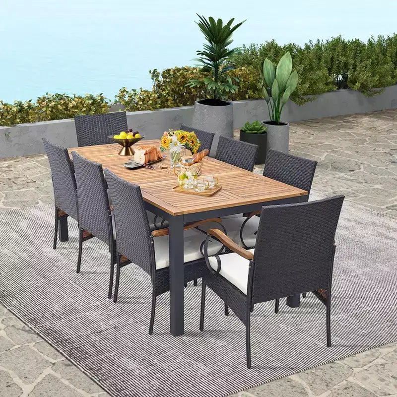 Ensemble de salle à manger Costway 9 pièces en rotin pour patio avec table en bois d'acacia, coussins, trou pour parasol de 1,9 po