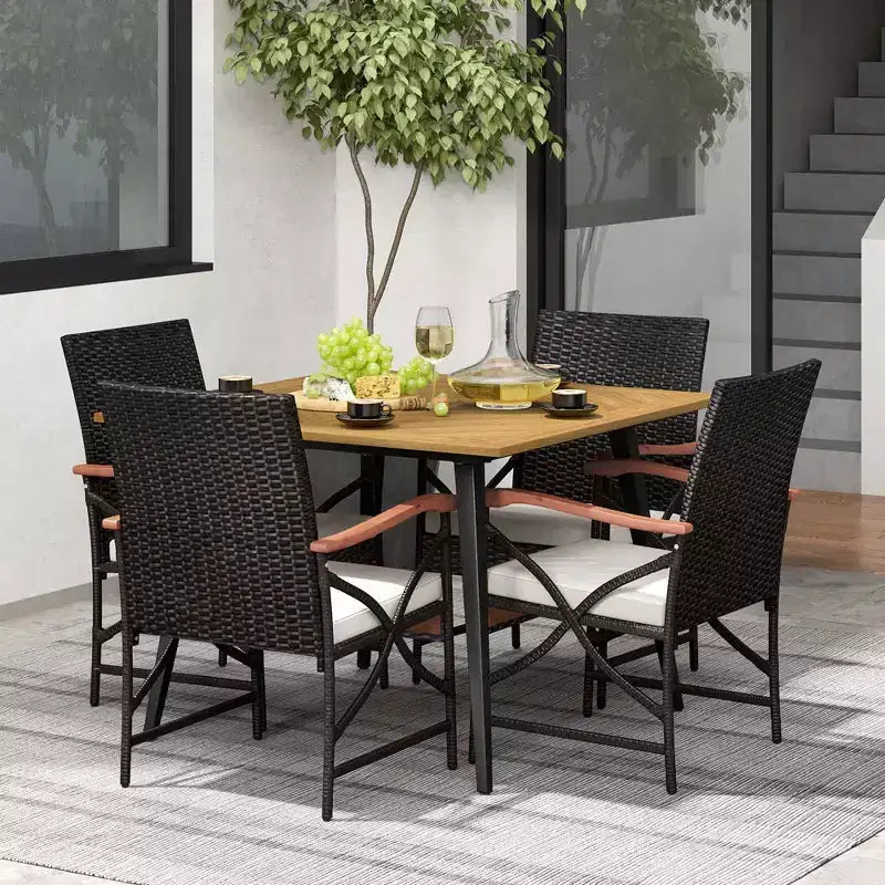 Costway Ensemble de salle à manger 5 pièces en rotin synthétique avec table et chaises, coussins et trou de parasol de 1,9 po
