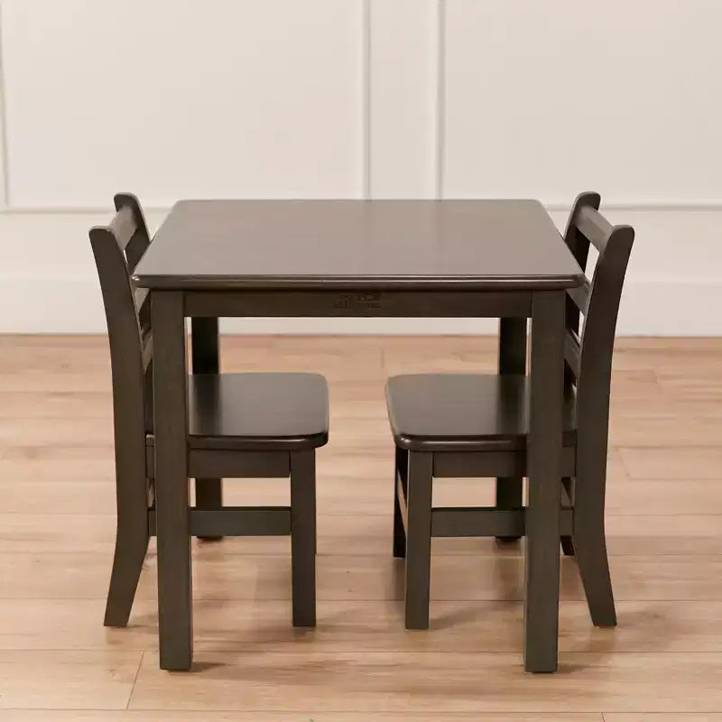 Table en bois dur ECR4Kids 24 po x 24 po et deux chaises 12 po, 3 pièces