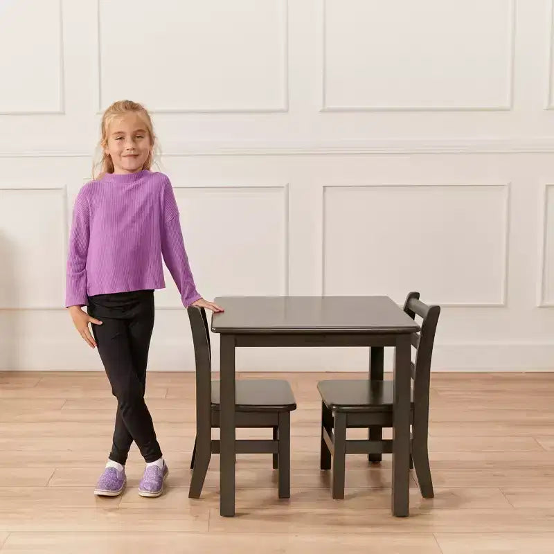 Table en bois dur ECR4Kids 24 po x 24 po et deux chaises 12 po, 3 pièces