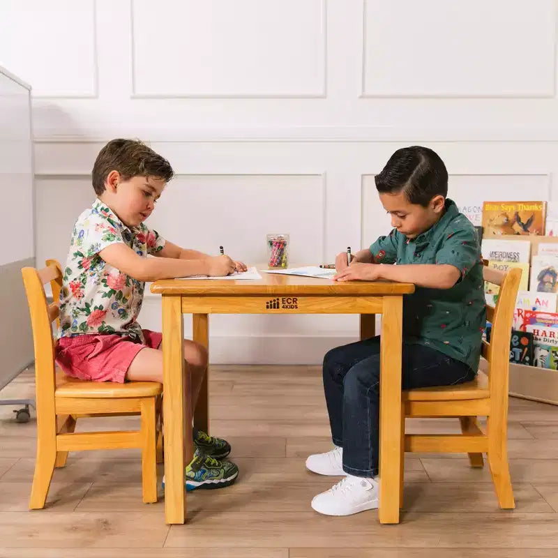 Table en bois dur ECR4Kids 24 po x 24 po et deux chaises 12 po, 3 pièces