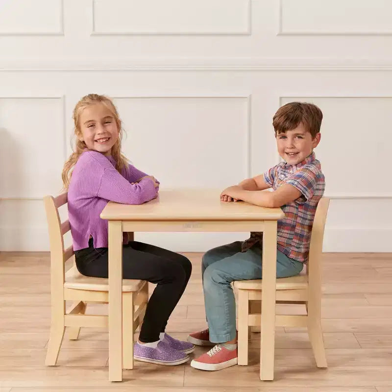 Table en bois dur ECR4Kids 24 po x 24 po et deux chaises 12 po, 3 pièces