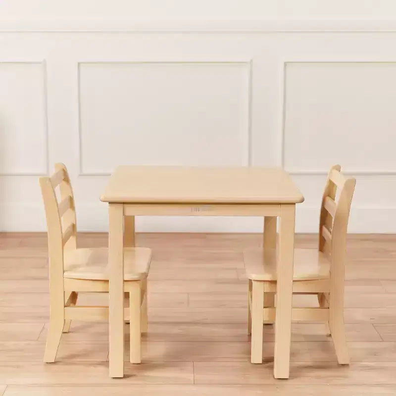Table en bois dur ECR4Kids 24 po x 24 po et deux chaises 12 po, 3 pièces