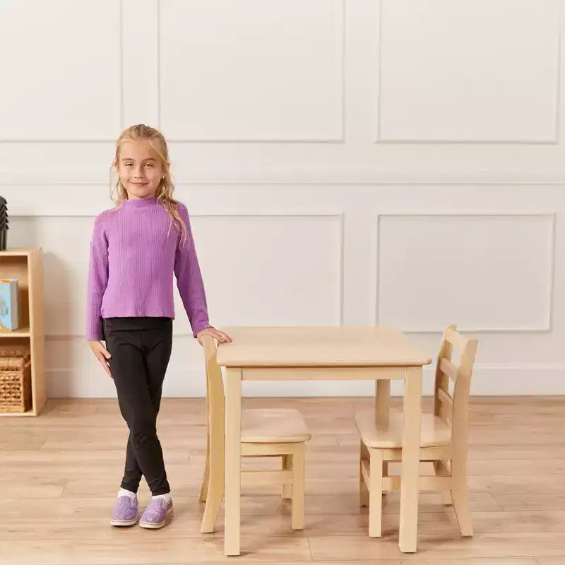 Table en bois dur ECR4Kids 24 po x 24 po et deux chaises 12 po, 3 pièces