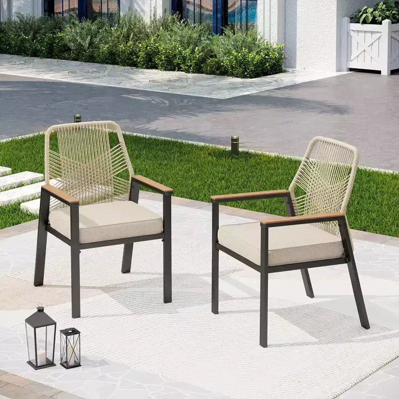 Captiva Designs – Table de salle à manger ronde à plateau en lattes métalliques et chaises en osier pivotantes à coussins épais, 5 pièces