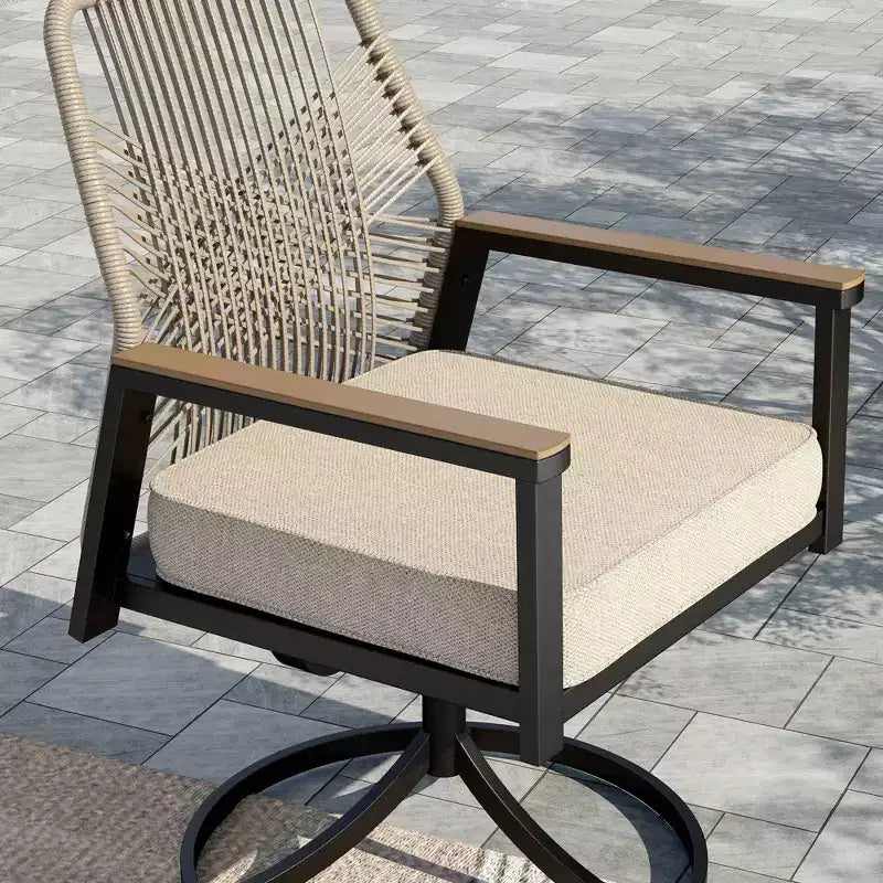 Captiva Designs – Table de salle à manger ronde à plateau en lattes métalliques et chaises en osier pivotantes à coussins épais, 5 pièces